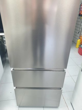 Nevera Haier plateada 2m x 70cm  . Nueva con tara