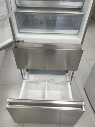 Nevera Haier plateada 2m x 70cm  . Nueva con tara