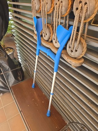 MULETAS DE ADULTO DE ALUMINIO Y REGULABLES.
