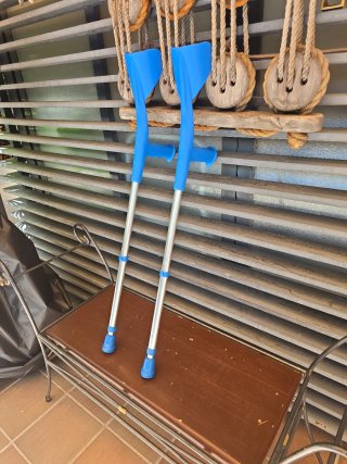 MULETAS DE ADULTO DE ALUMINIO Y REGULABLES.