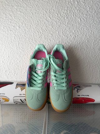 Adidas Gazelle verdes y rosas