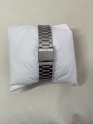 Reloj Casio Vintage Plateado y Rojo