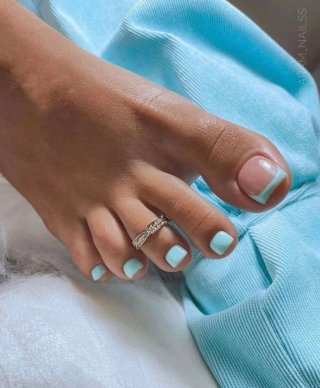 Uñas semipermanente, pedicura y pestañas