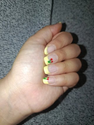 Uñas semipermanente, pedicura y pestañas