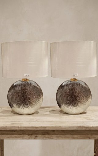2 Lámparas de Mesa Plateadas y Blancas