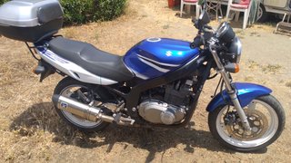 Suzuki GS 500 Azul y Blanca