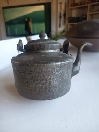 Tetera antigua japonesa de metal