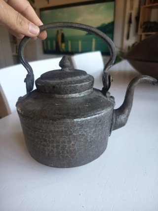 Tetera antigua japonesa de metal