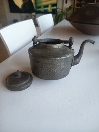 Tetera antigua japonesa de metal