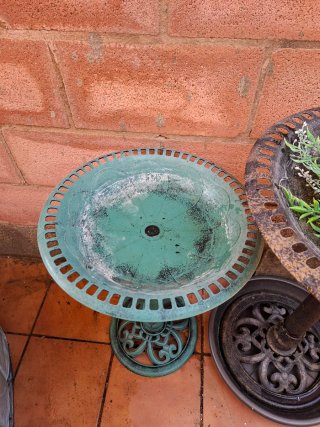 Fuentes decorativas de metal y plástico