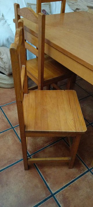 Mesa comedor extensible y 4 sillas madera