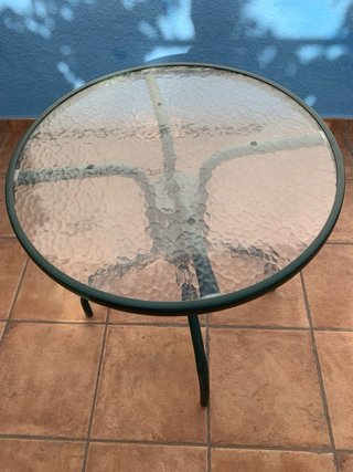 Mesa redonda cristal y metal verde
