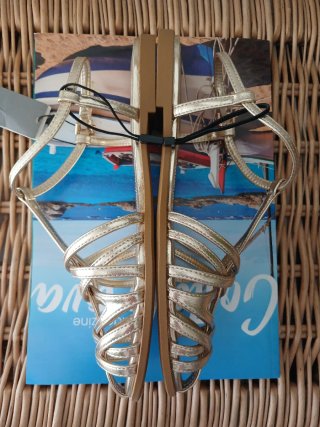Sandalias doradas