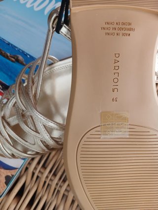 Sandalias doradas