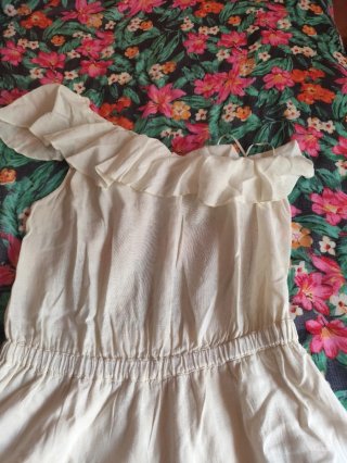 Vestido de un solo hombro
