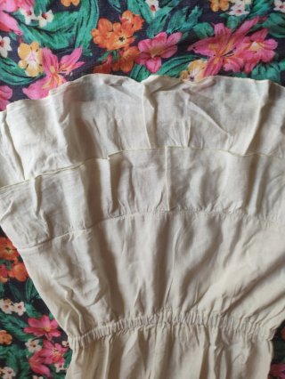 Vestido de un solo hombro