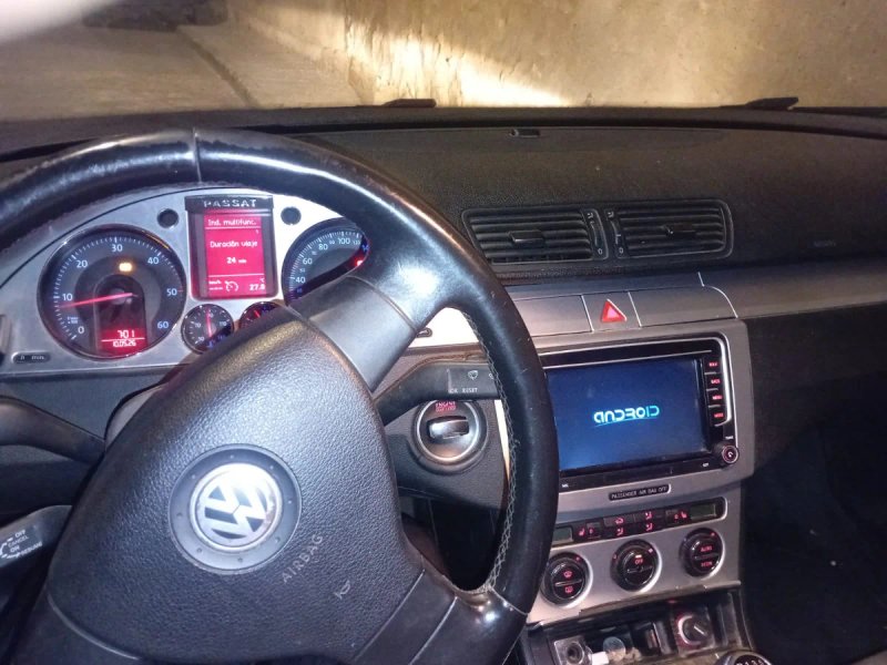 Volkswagen Passat 2005 - foto 1