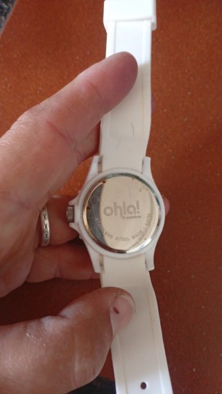 Reloj oho blanco y plateado