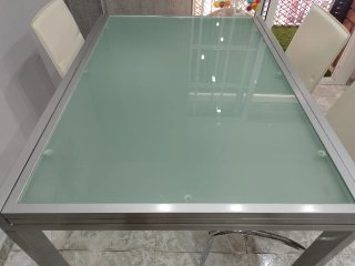 Mesa de comedor cristal y metal
