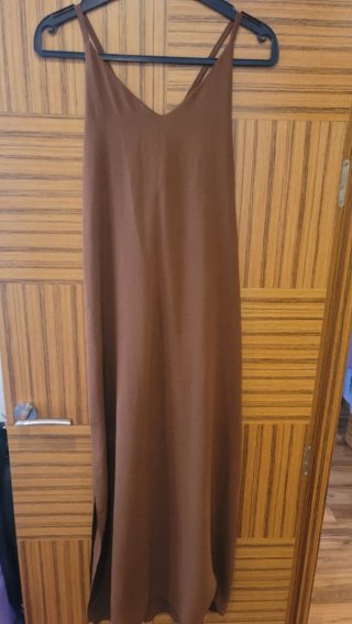 Vestido marrón tirantes escote V