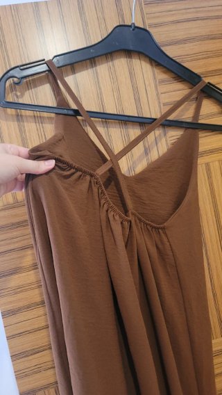 Vestido marrón tirantes escote V