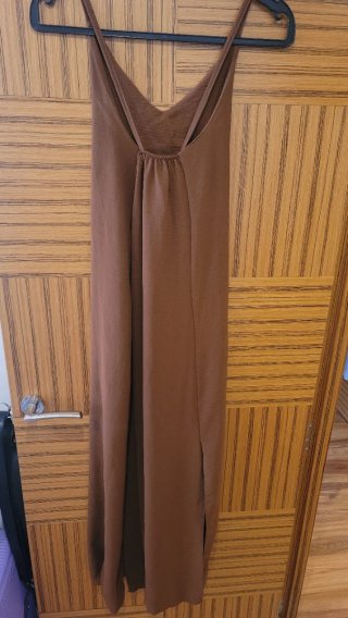 Vestido marrón tirantes escote V