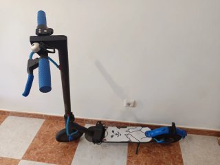 Patinete eléctrico con cargador