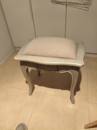 Descalzadora dormitorio beige y gris