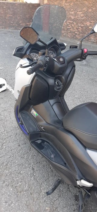 Yamaha XMAX 300 Maxi Scooter Gris