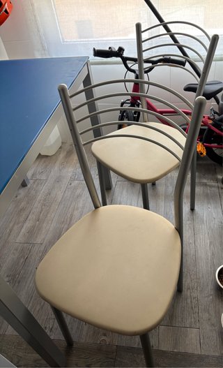 Mesa cocina y 2 sillas