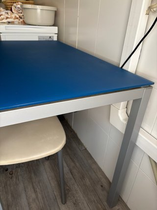 Mesa cocina y 2 sillas