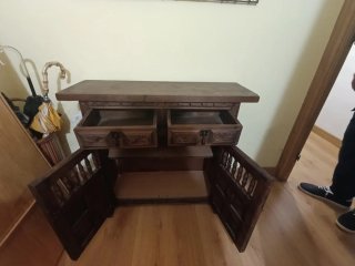 Mueble de entrada de madera tallada