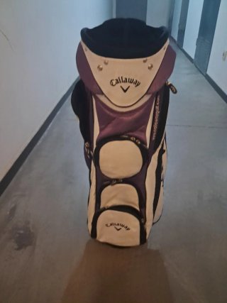Bolsa de golf Callaway morada y blanca