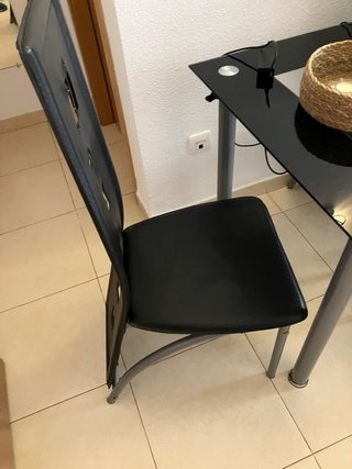 Mesa comedor cristal negra + 4 sillas