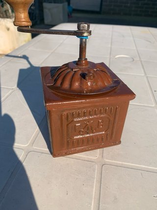Macinino antico Tre Spade da collezione