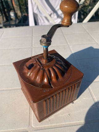 Macinino antico Tre Spade da collezione