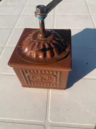 Macinino antico Tre Spade da collezione