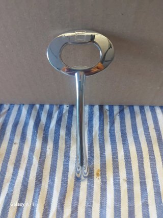 Cavatappi,schiaccianoci, leva capsule da cucina in