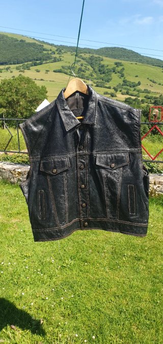 Conjunto custom: Pantalón, chaleco y casco