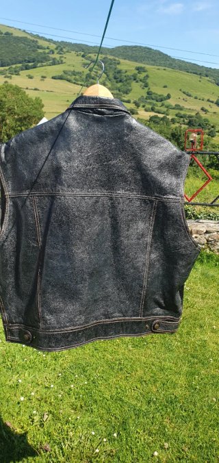 Conjunto custom: Pantalón, chaleco y casco
