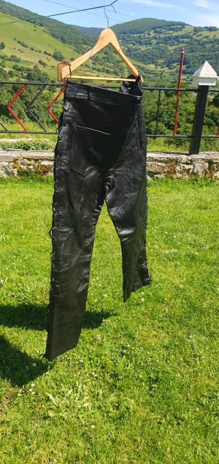 Conjunto custom: Pantalón, chaleco y casco