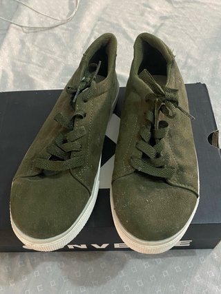 Zapatos verdes tipo sneakers
