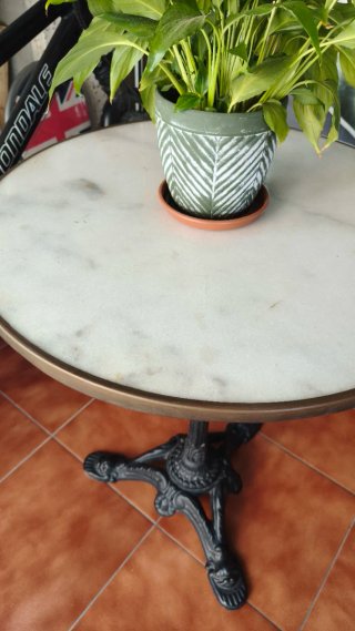 mesa parisino con tableto de marmol