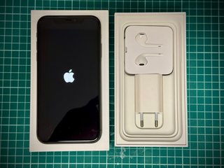 iPhone 11 Negro Accesorios Incluidos