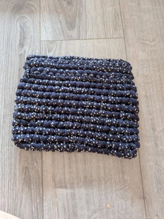 Bolso de trapillo azul con puntos blancos
