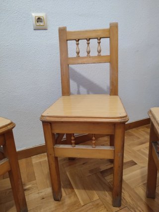 Conjunto Sillas y Taburetes Madera