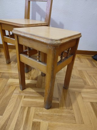 Conjunto Sillas y Taburetes Madera
