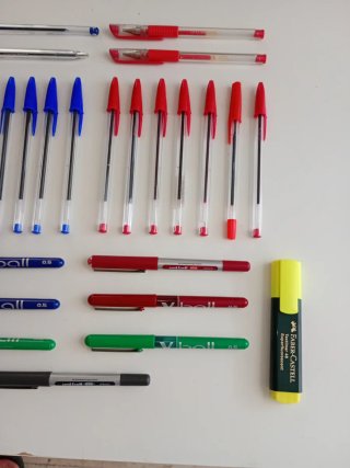 Bolígrafos Bic y Rotuladores Varios