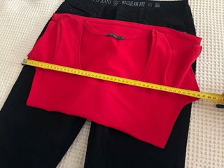 Conjunto Top Rojo y Pantalón Negro