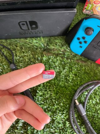 COMO NUEVA | Nintendo Switch V2 + accesorios